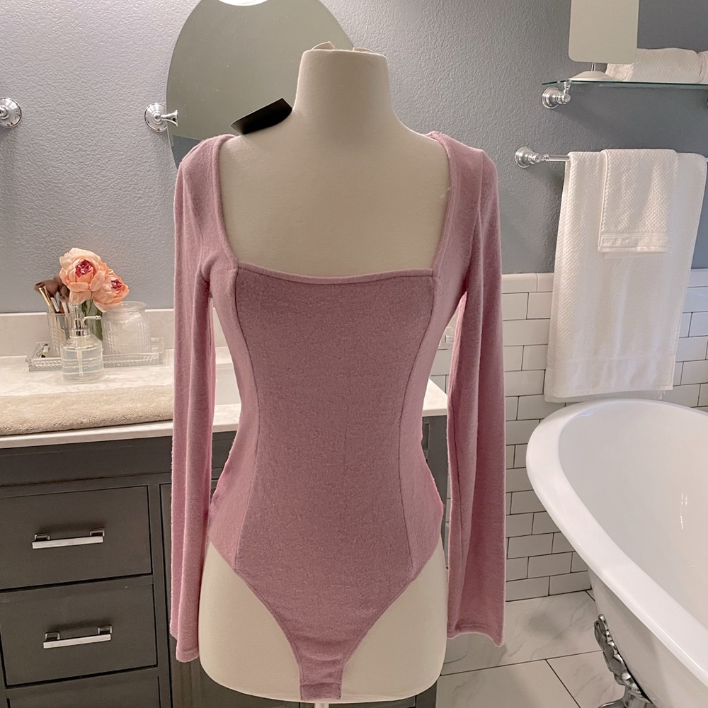 LE LIS REVOLVE pink body suit sweater small new with tags